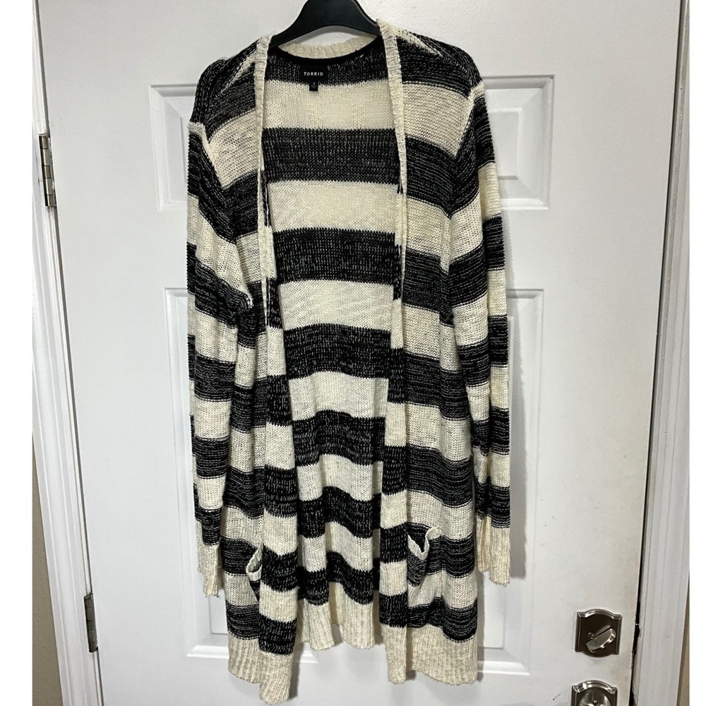 Torrid Black White Striped Open Front Cardigan Sweater Pockets Size 3 Plus